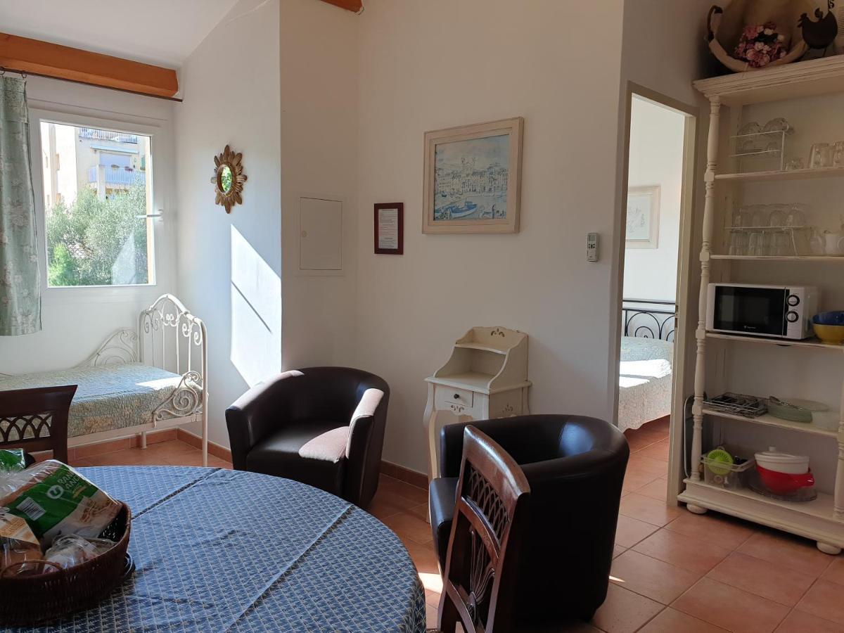 Residence A Merula Кальви Экстерьер фото